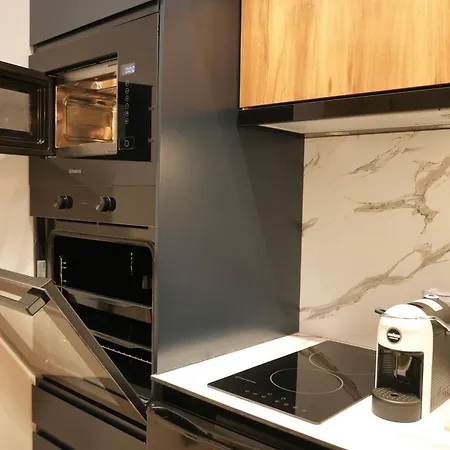 Nea Deluxe Apartament *